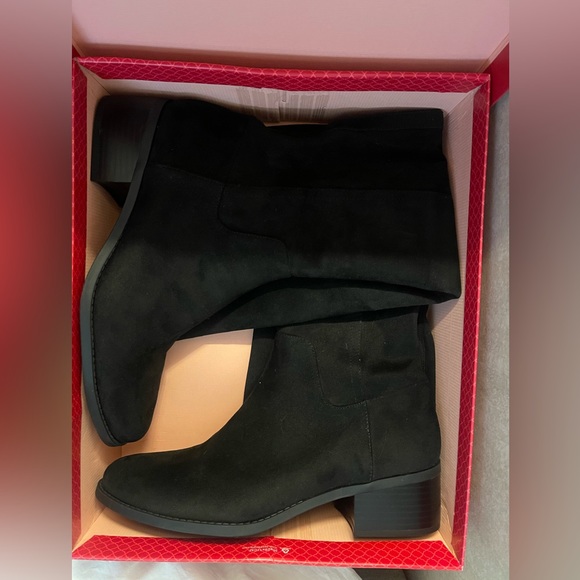 Kelly&Katie Black Suede Boots - Picture 3 of 5